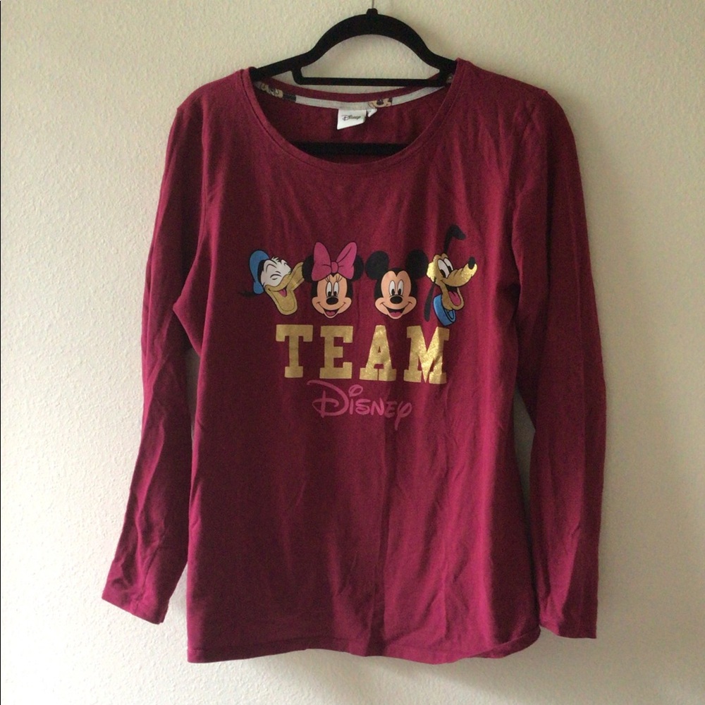 **SOLD** Pj set Disney long sleeve glittery logo top and Capri pants pjs